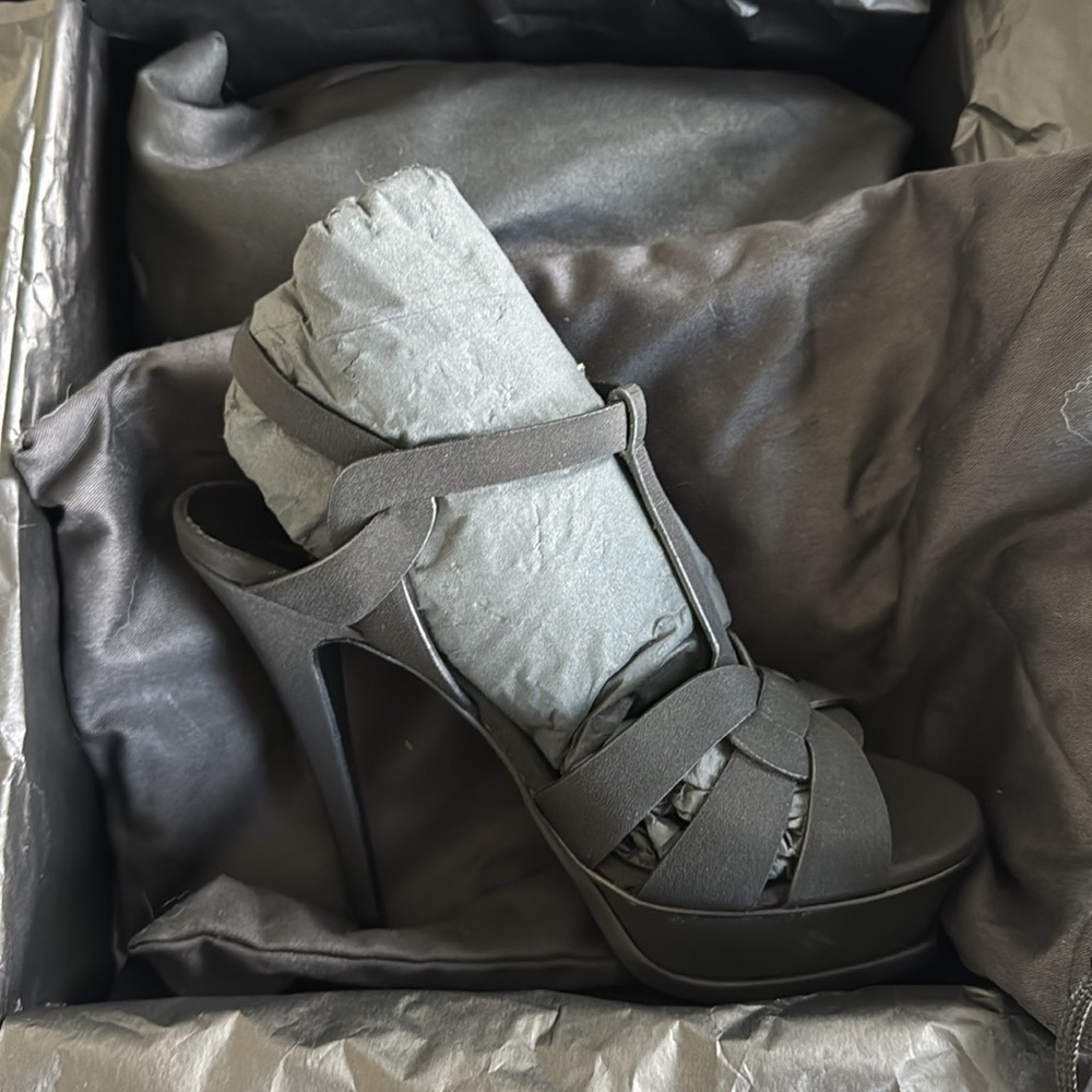 Saint Laurent Tribute Women Pump - Picture 6 of 8